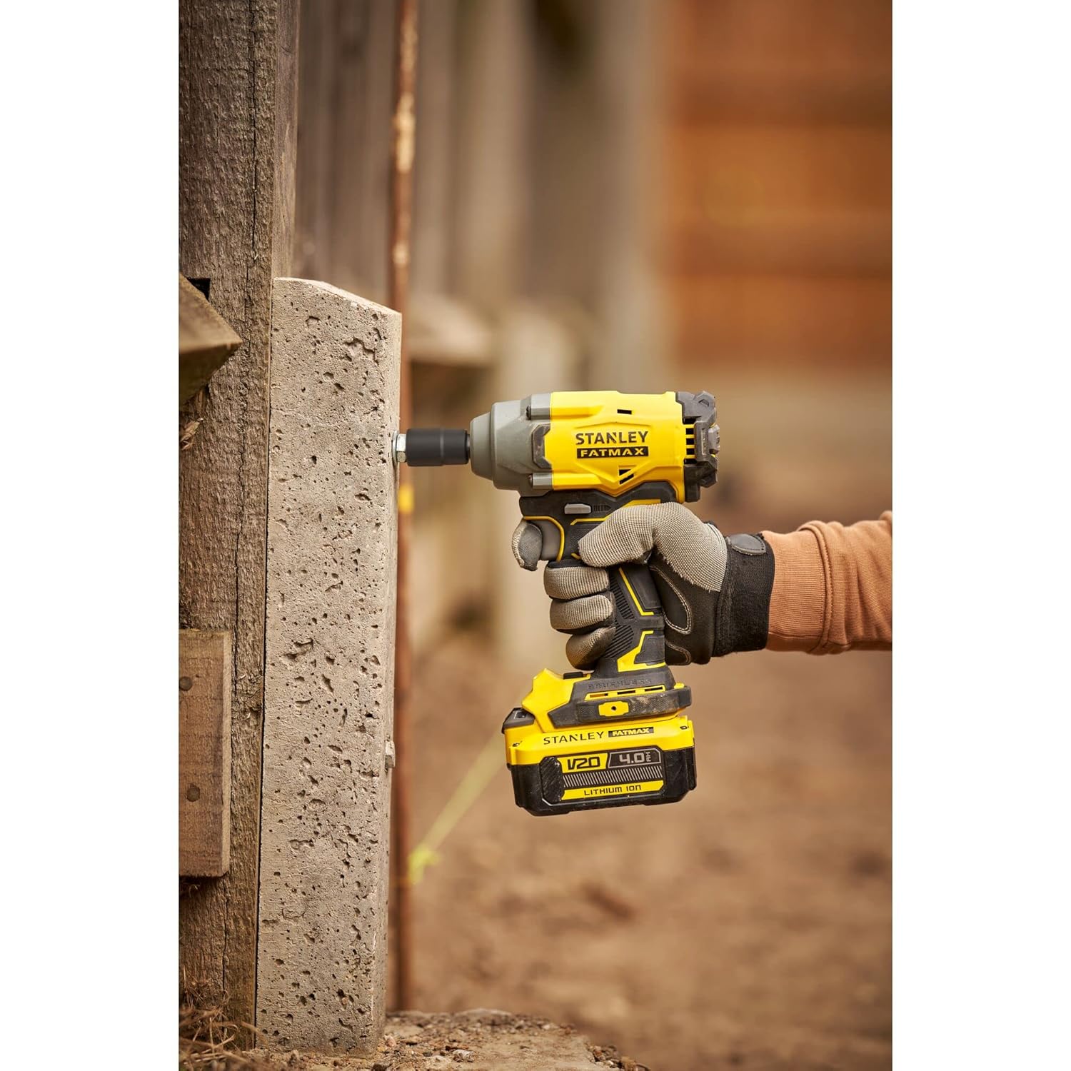 STANLEY FATMAX SBW920M2K-B1 20V 4.0Ah 1/2" Cordless Brushless Impact Wrench With 2x4.0Ah Li-ion Batteries &amp; 1pc Charger